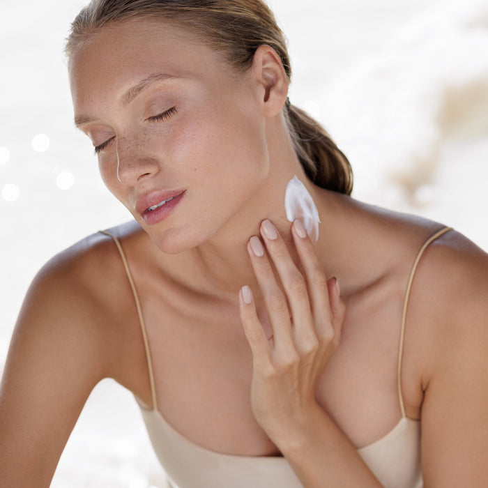 מהצוואר ועד הרגליים –  העור זקוק ל-AHAVA