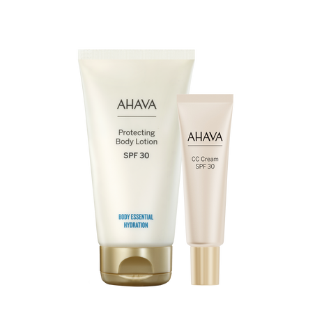 סט מוצרי הגנה מהשמש AHAVA המועשרים במינרלים להגנה וטיפוח.